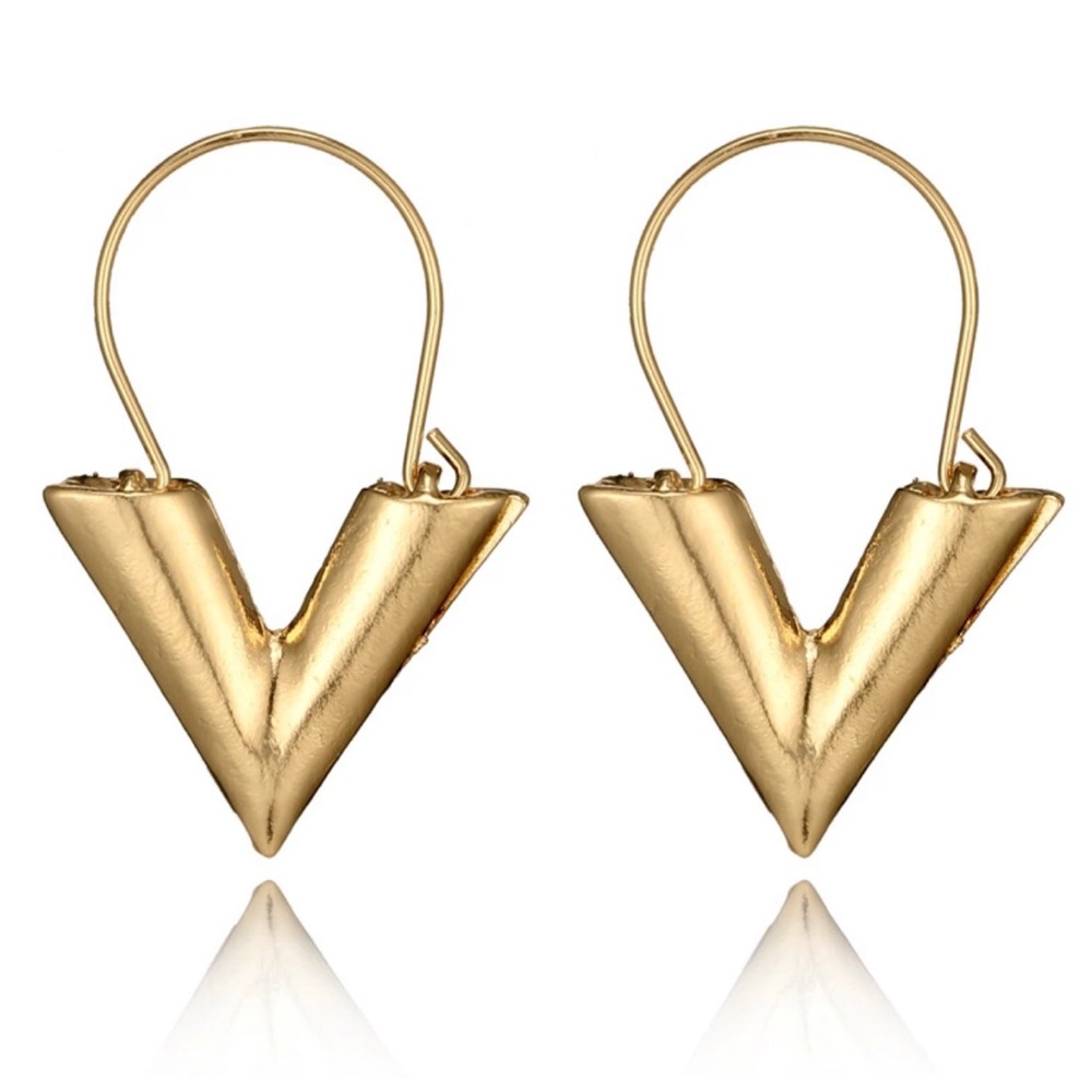 ✨✨NEW✨✨Gold V Hoop Earrings✨✨ - Picture 1 of 4